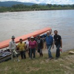 Accediendo a las CCNN por el río. Con las Autoridades Municipales