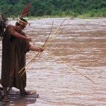 Pescando con Flechas en el río